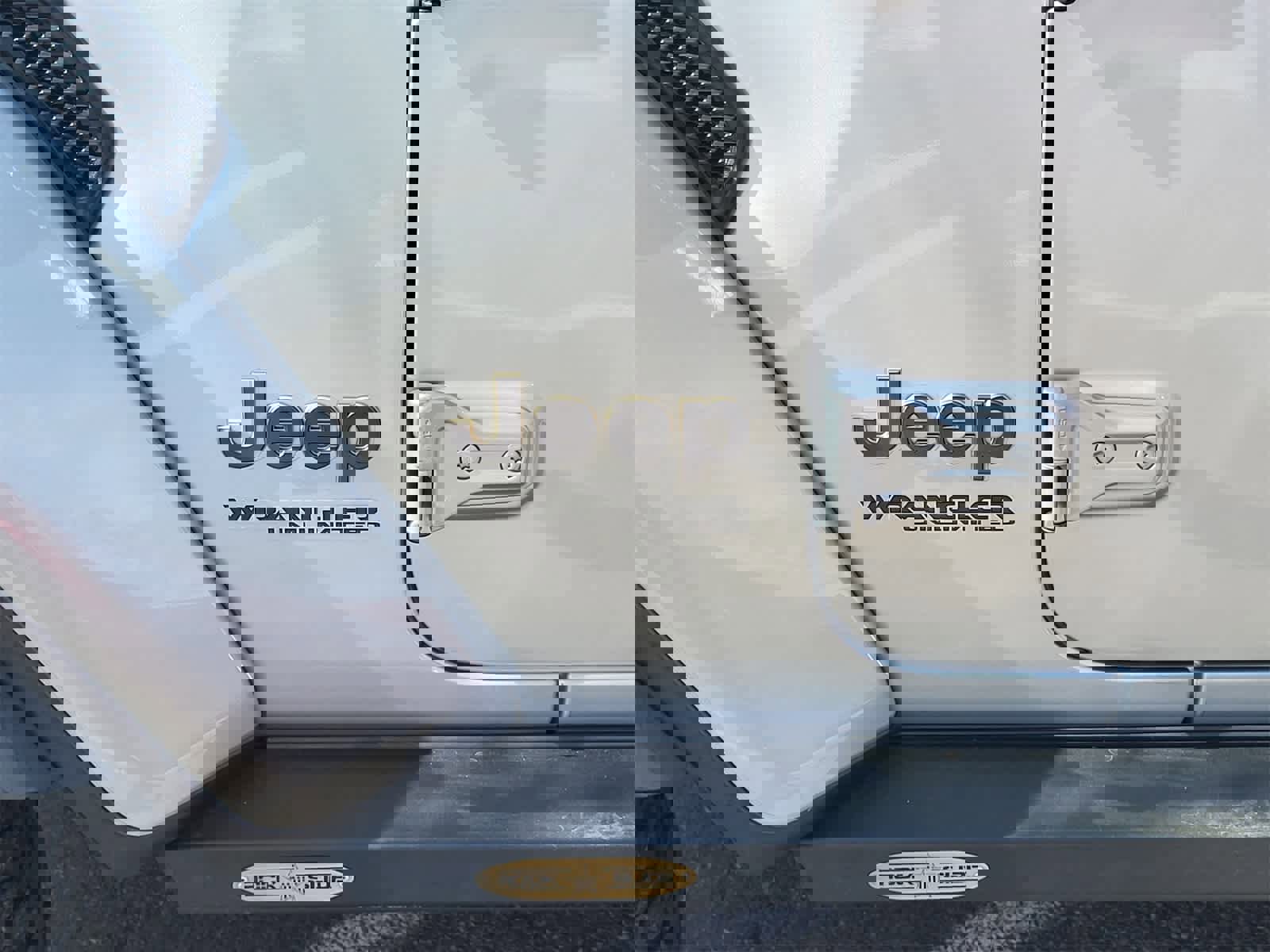 Used 2022 Jeep Wrangler Unlimited Rubicon w/ Xtreme Recon 35" Tire Package image 11