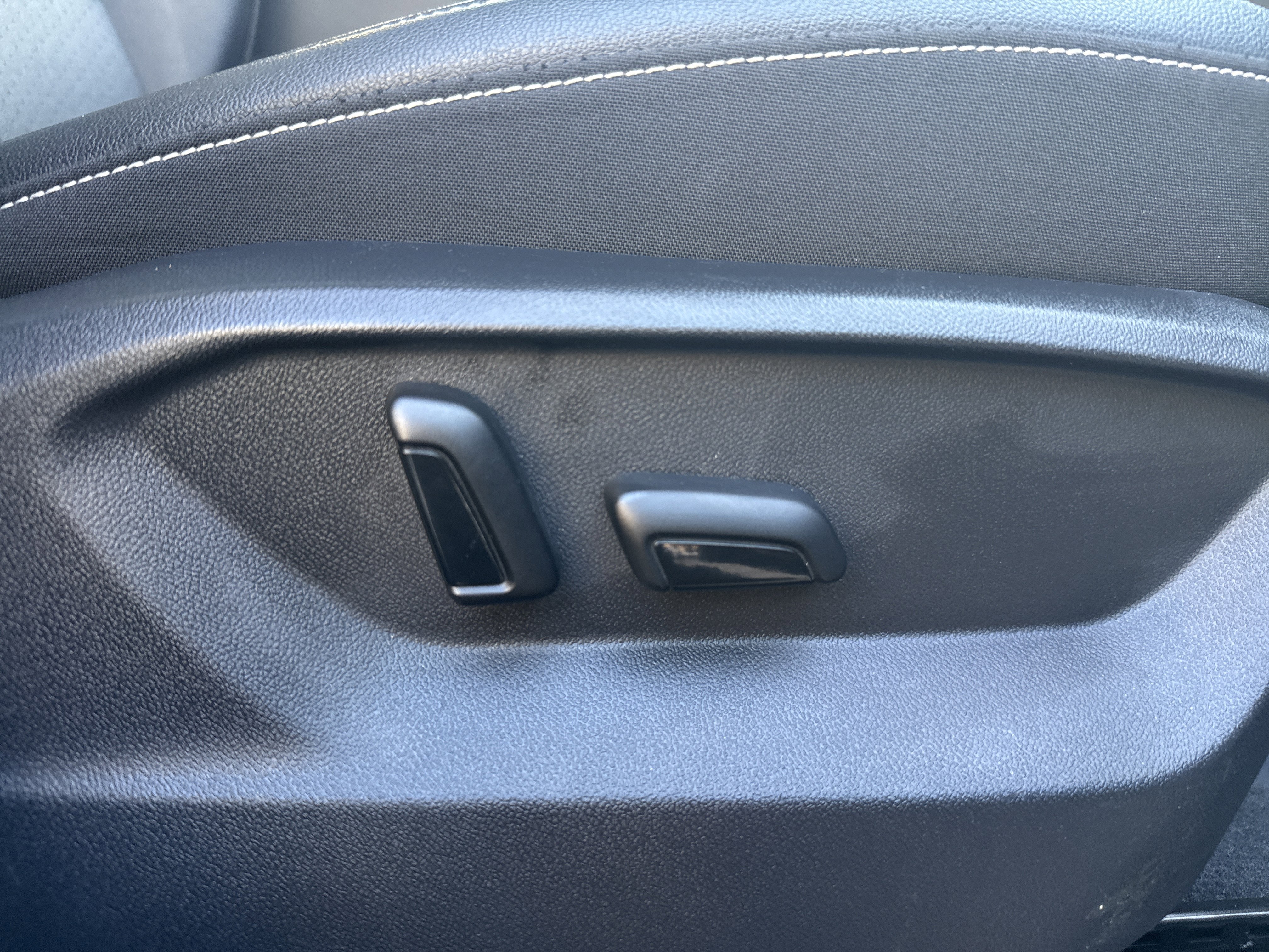 Used 2020 Volkswagen Atlas Cross Sport SEL R-Line image 29