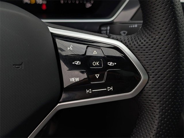 Used 2023 Volkswagen Tiguan SE R-Line image 13