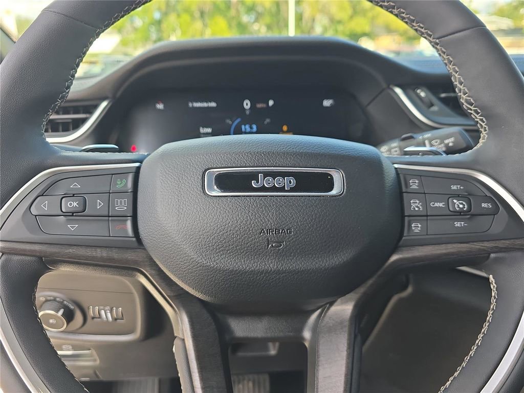 Used 2024 Jeep Grand Cherokee L Limited w/ Black Appearance Package image 23