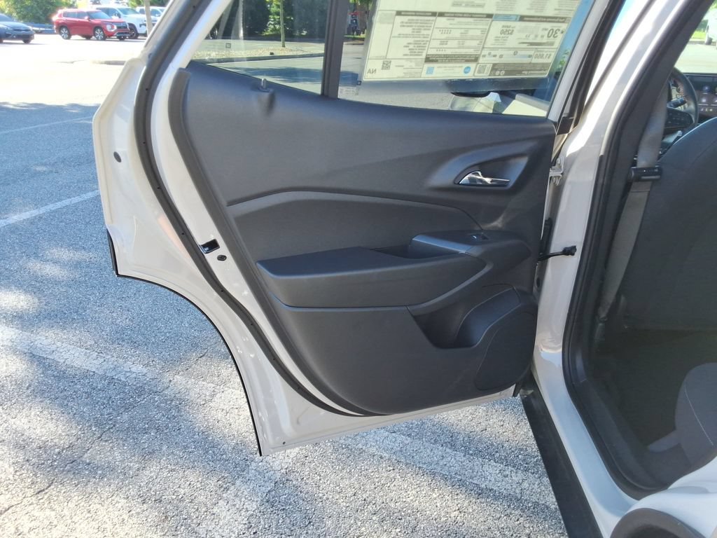 New 2026 Chevrolet Trax RS w/ Sunroof Package FWD image 15