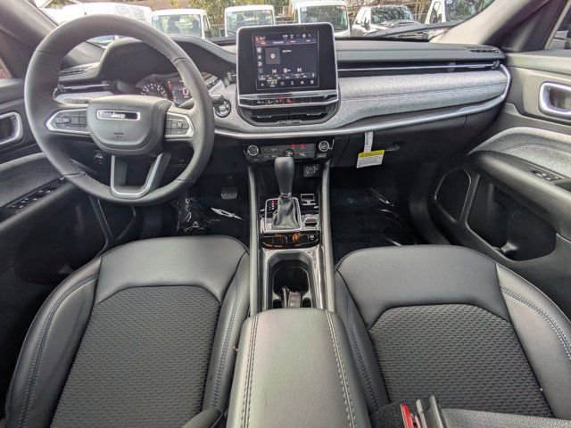 New 2026 Jeep Compass Latitude image 13