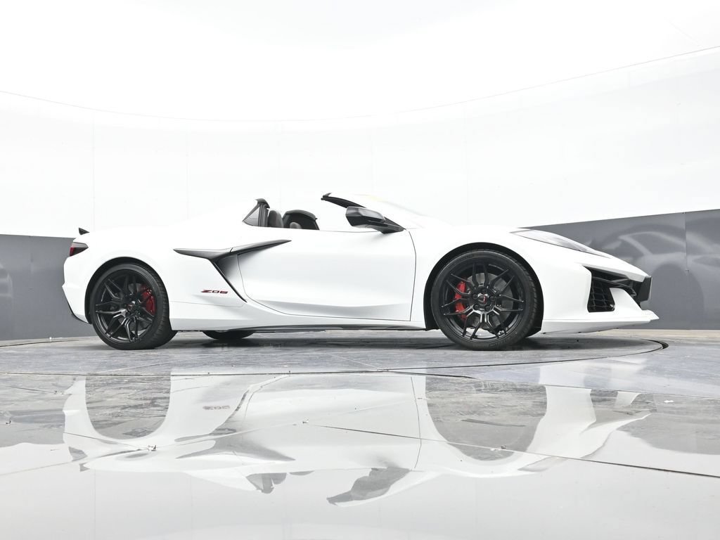 Used 2024 Chevrolet Corvette Z06 RWD image 33