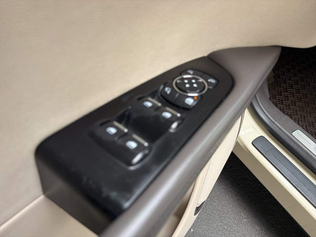 Used 2016 Lincoln MKX Select w/ Select Plus Package AWD/4WD image 18
