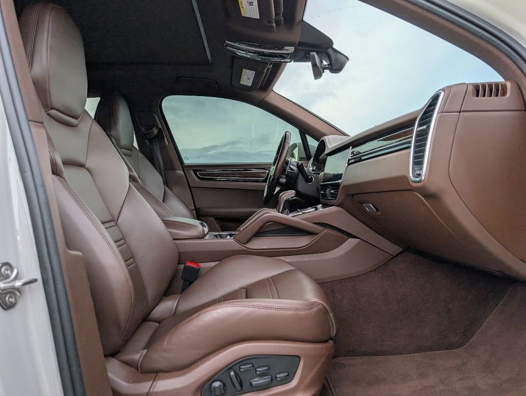 Certified 2022 Porsche Cayenne E-Hybrid image 17