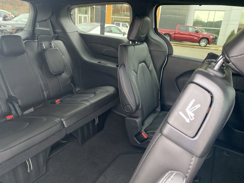 New 2026 Chrysler Voyager LX image 13