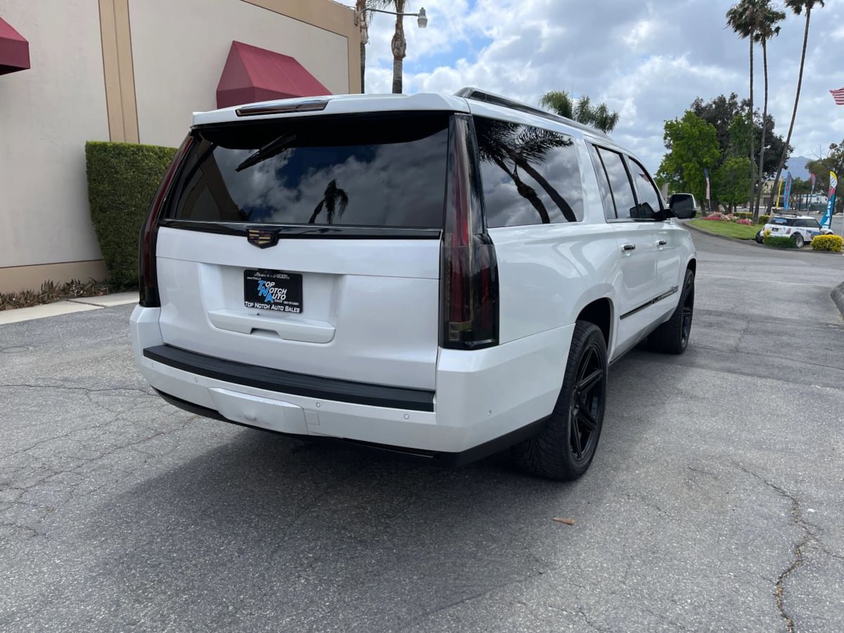 Used 2017 Cadillac Escalade ESV Luxury AWD/4WD image 5