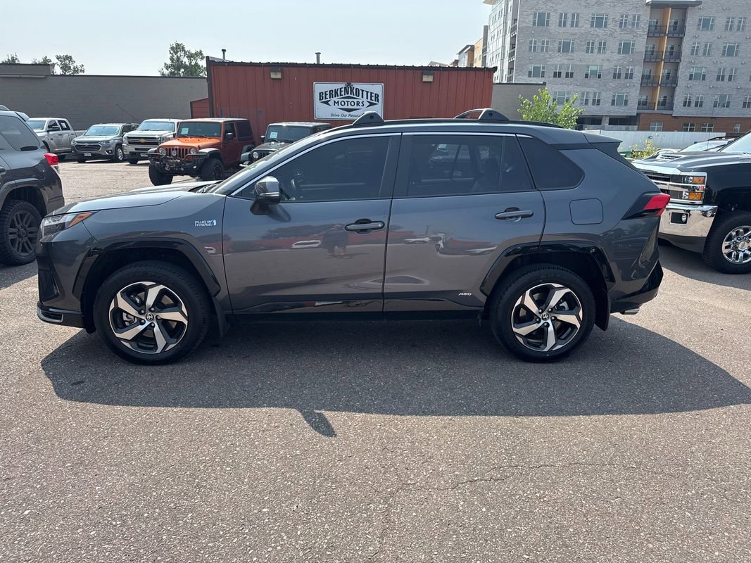 Used 2023 Toyota RAV4 SE image 4