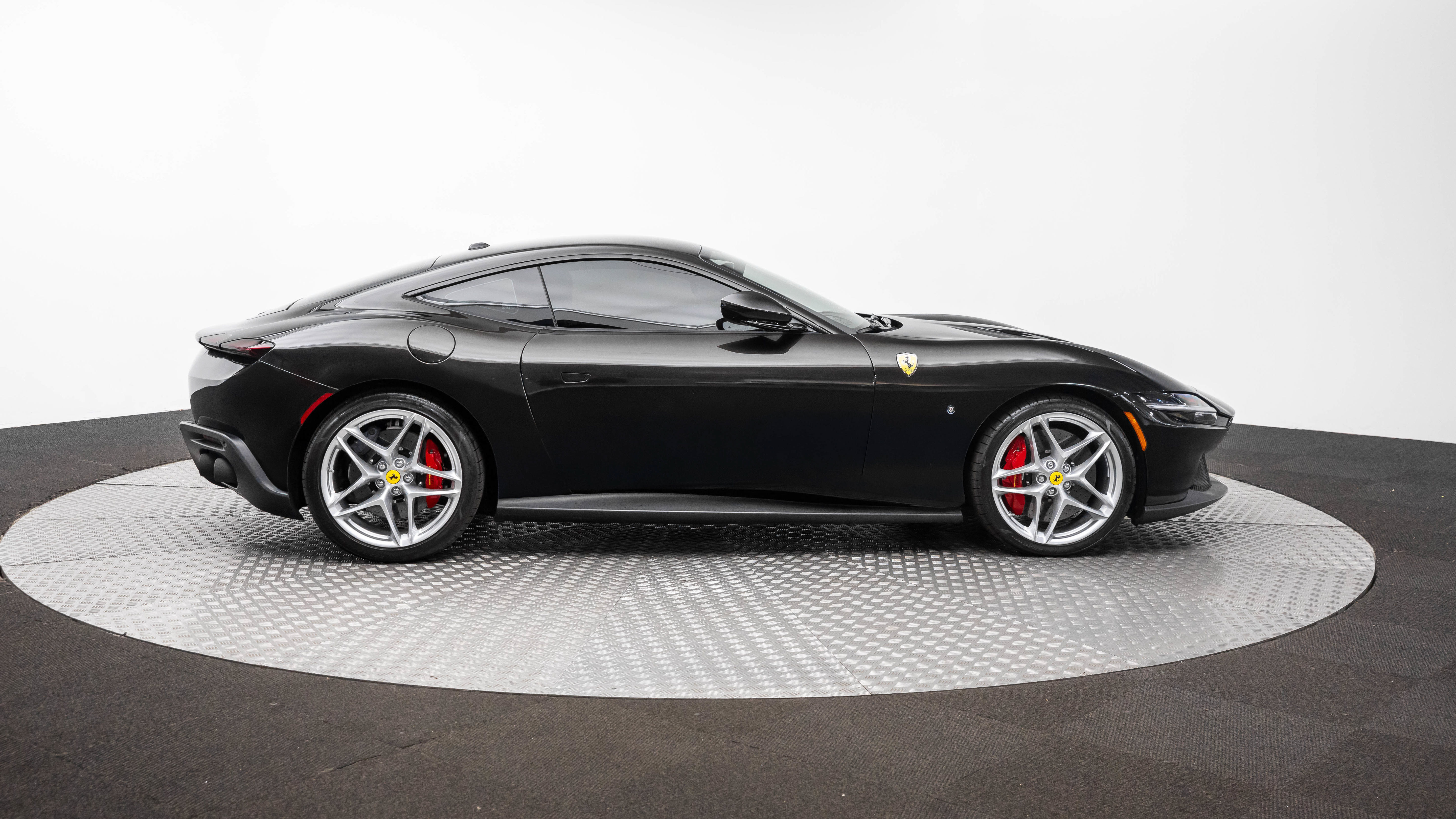 Certified 2022 Ferrari Roma RWD image 9