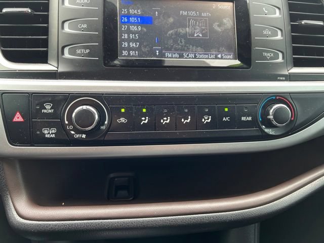 Used 2019 Toyota Highlander LE AWD/4WD image 28