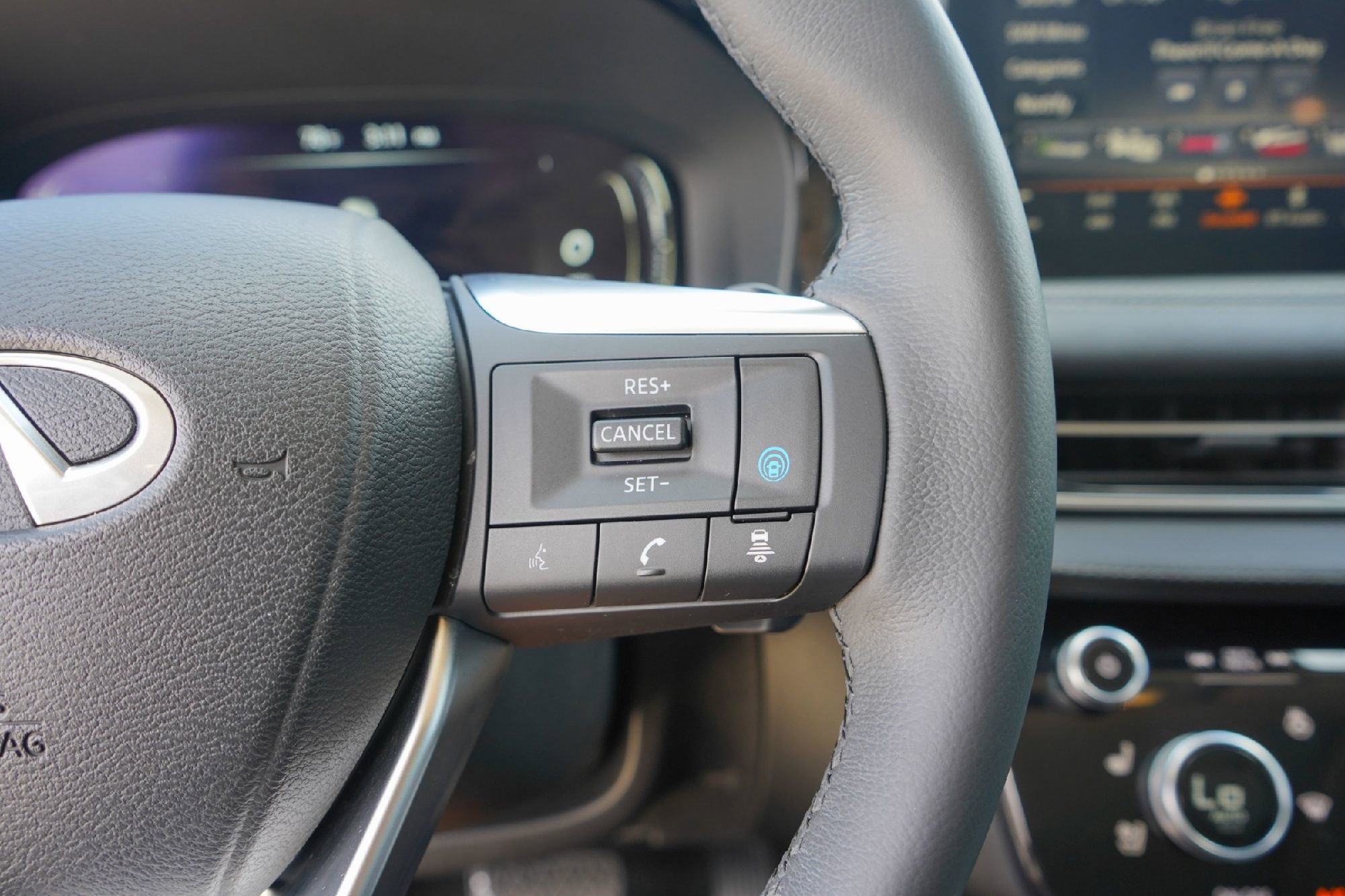 Certified 2023 INFINITI QX60 Luxe w/ Cargo Package image 11