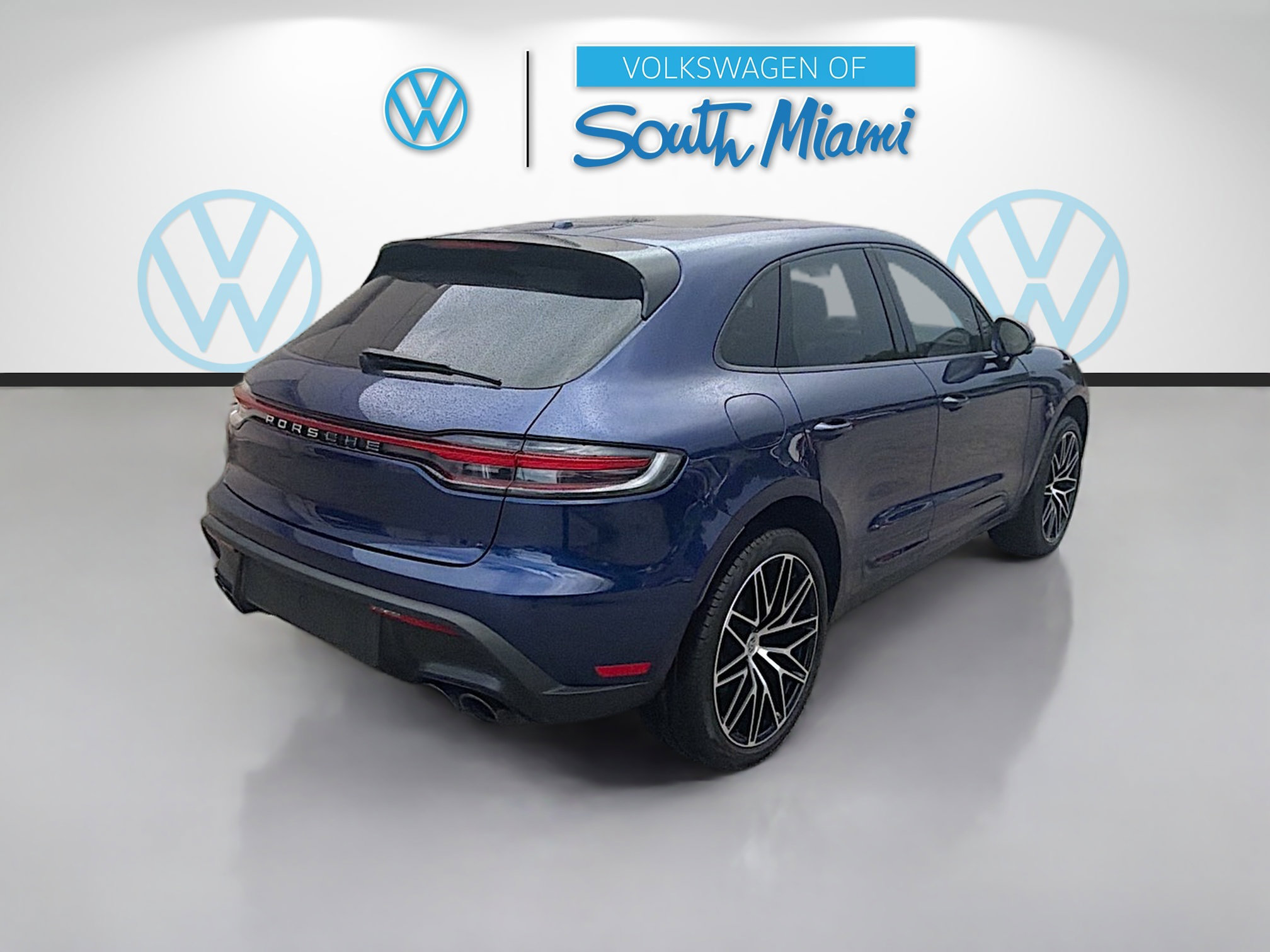 Used 2024 Porsche Macan w/ Premium Plus Package AWD/4WD image 7