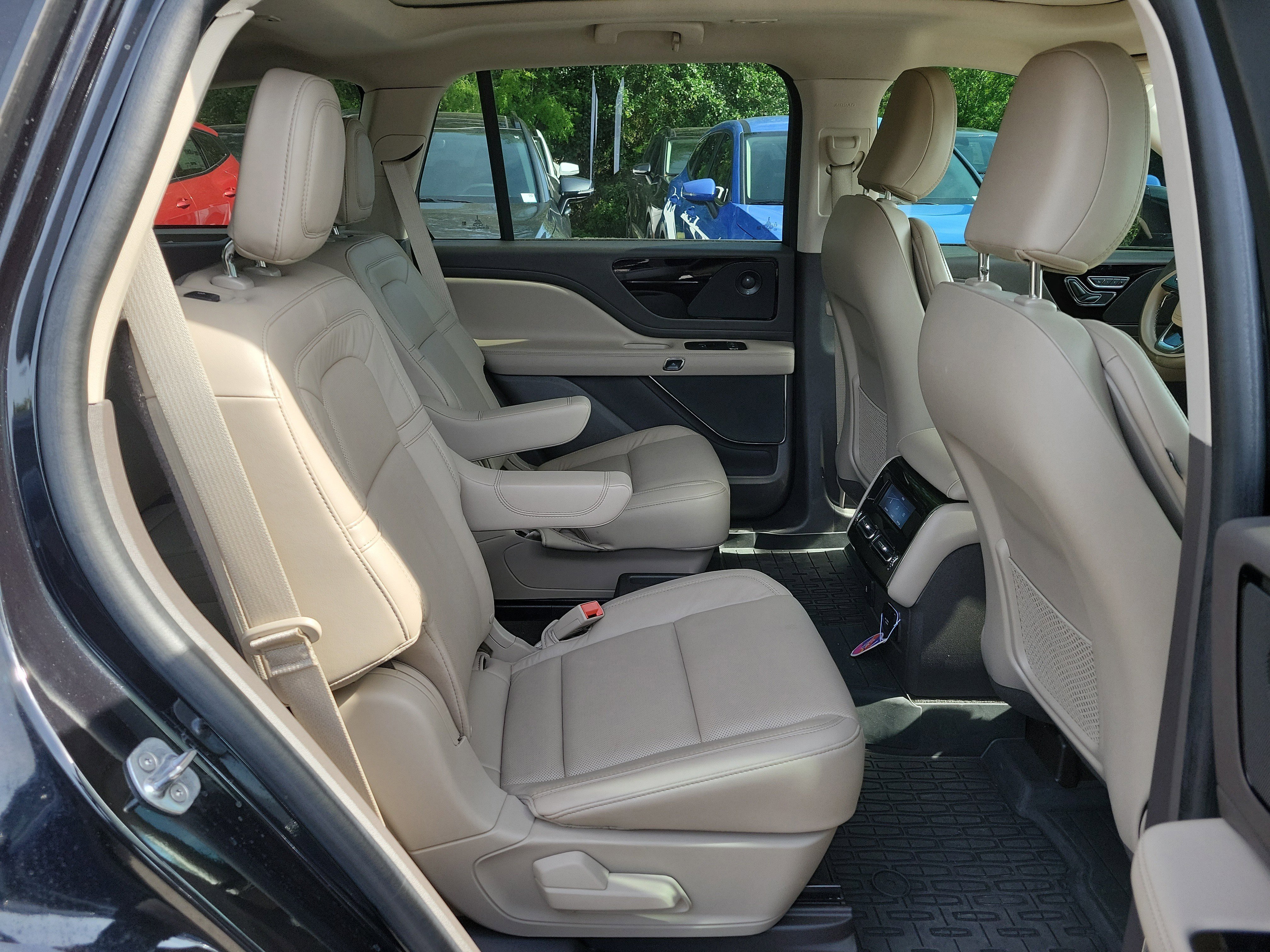 Used 2022 Lincoln Aviator Reserve RWD image 12