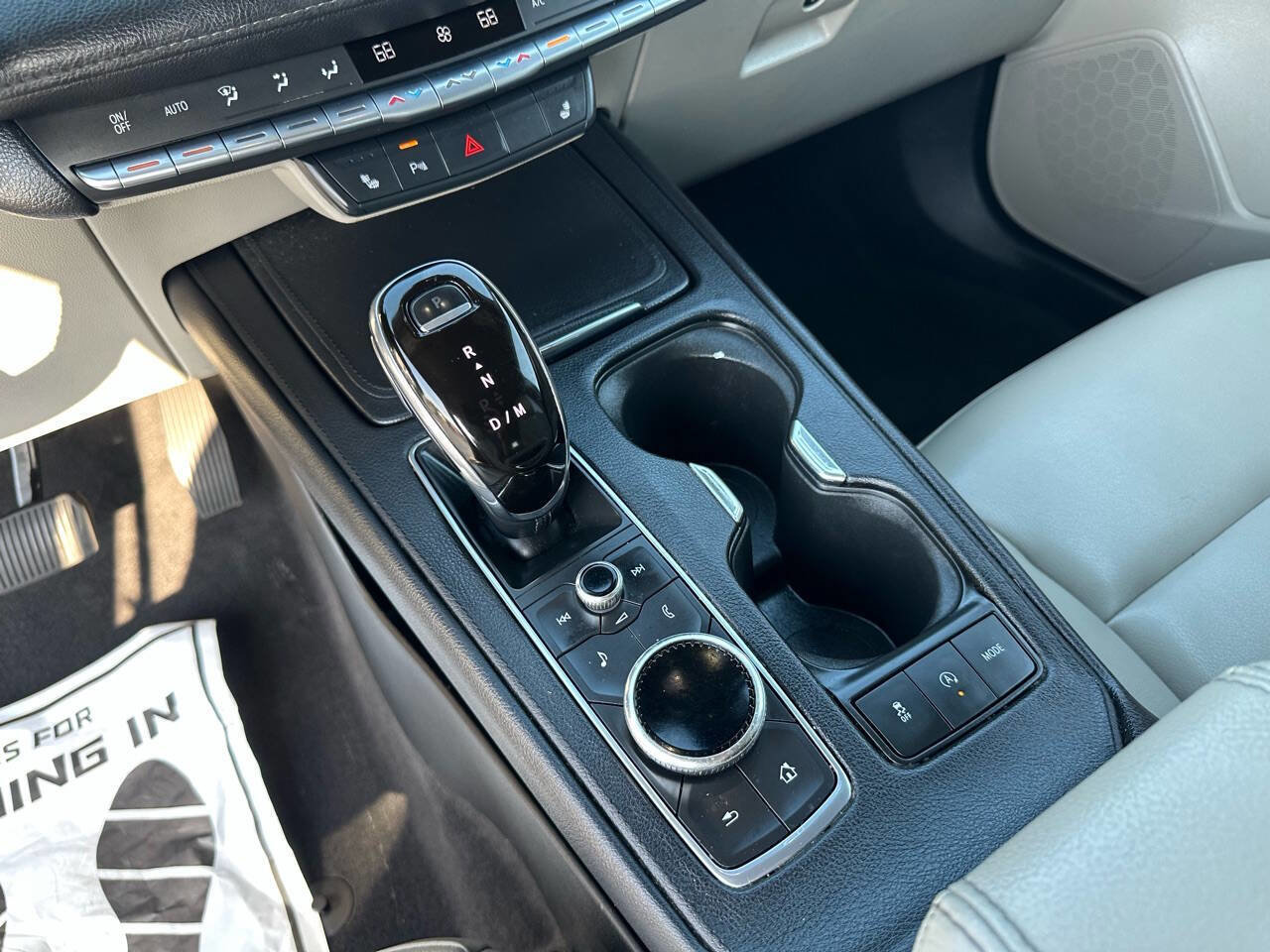 Used 2020 Cadillac XT4 Luxury w/ Cold Weather Package image 21