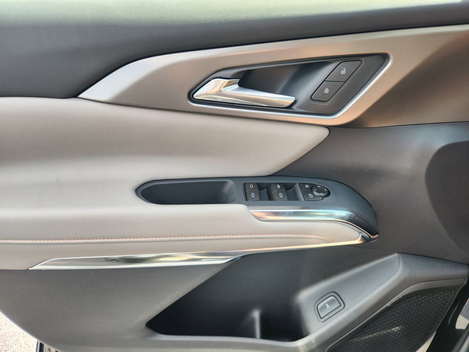 New 2026 Chevrolet Traverse LT w/ Midnight/Sport Edition image 12