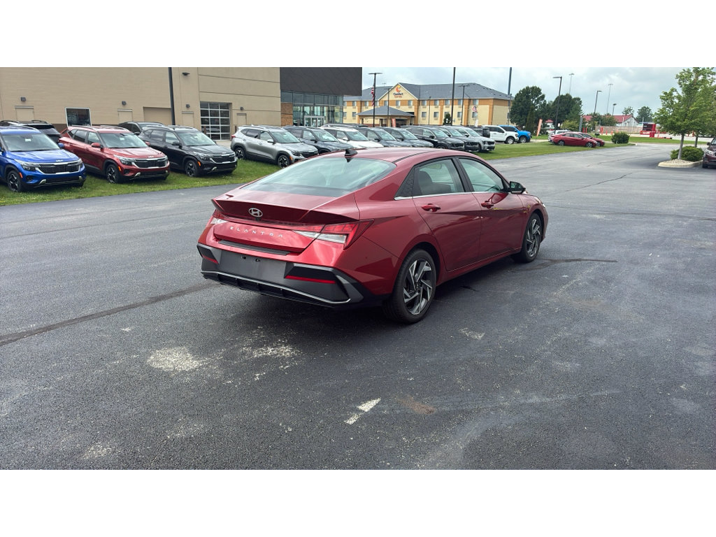 Used 2025 Hyundai Elantra SEL FWD image 7