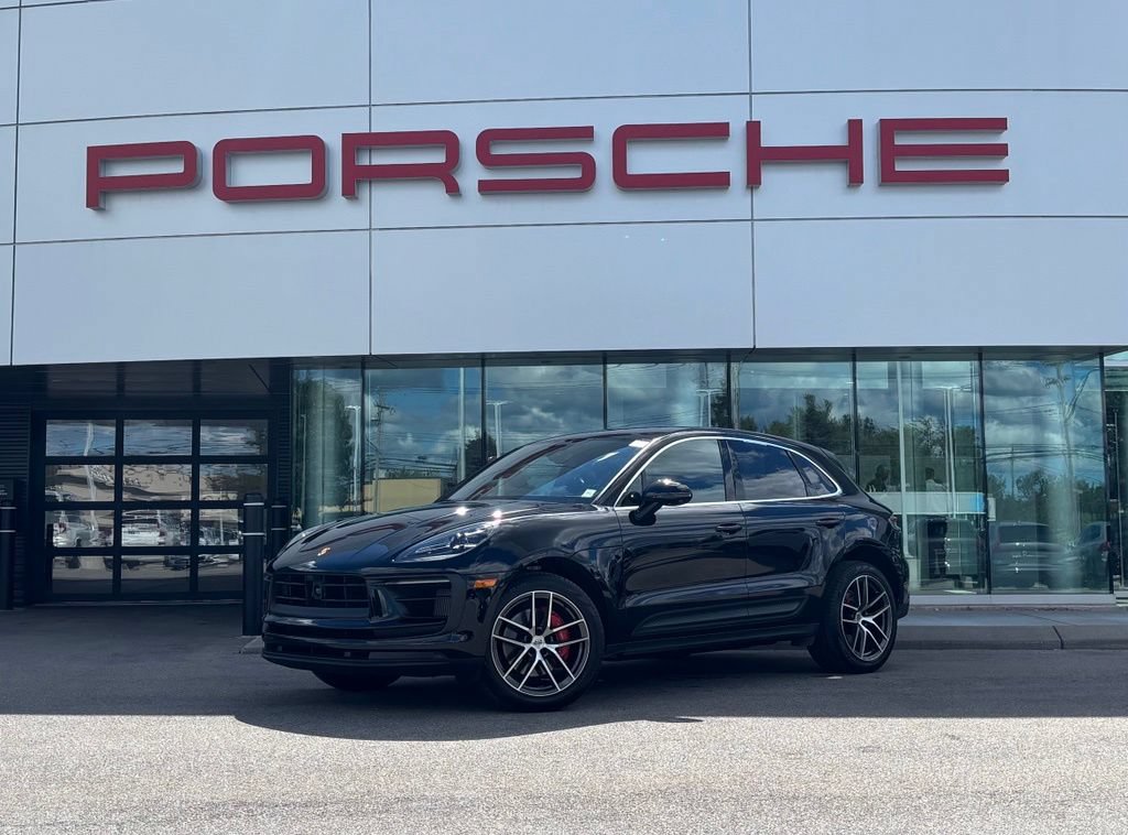 Certified 2023 Porsche Macan S AWD/4WD image 1