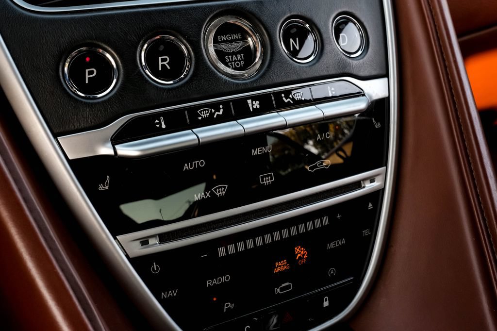 Used 2019 Aston Martin DB11 Volante RWD image 30