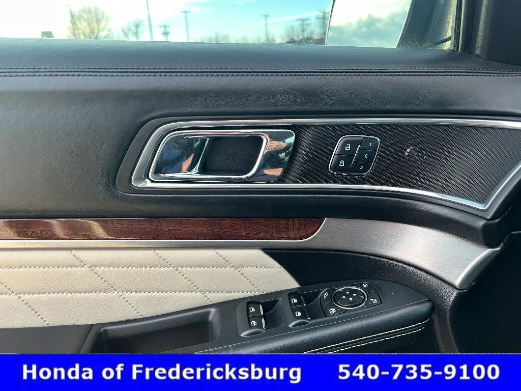 Used 2017 Ford Explorer Platinum image 27