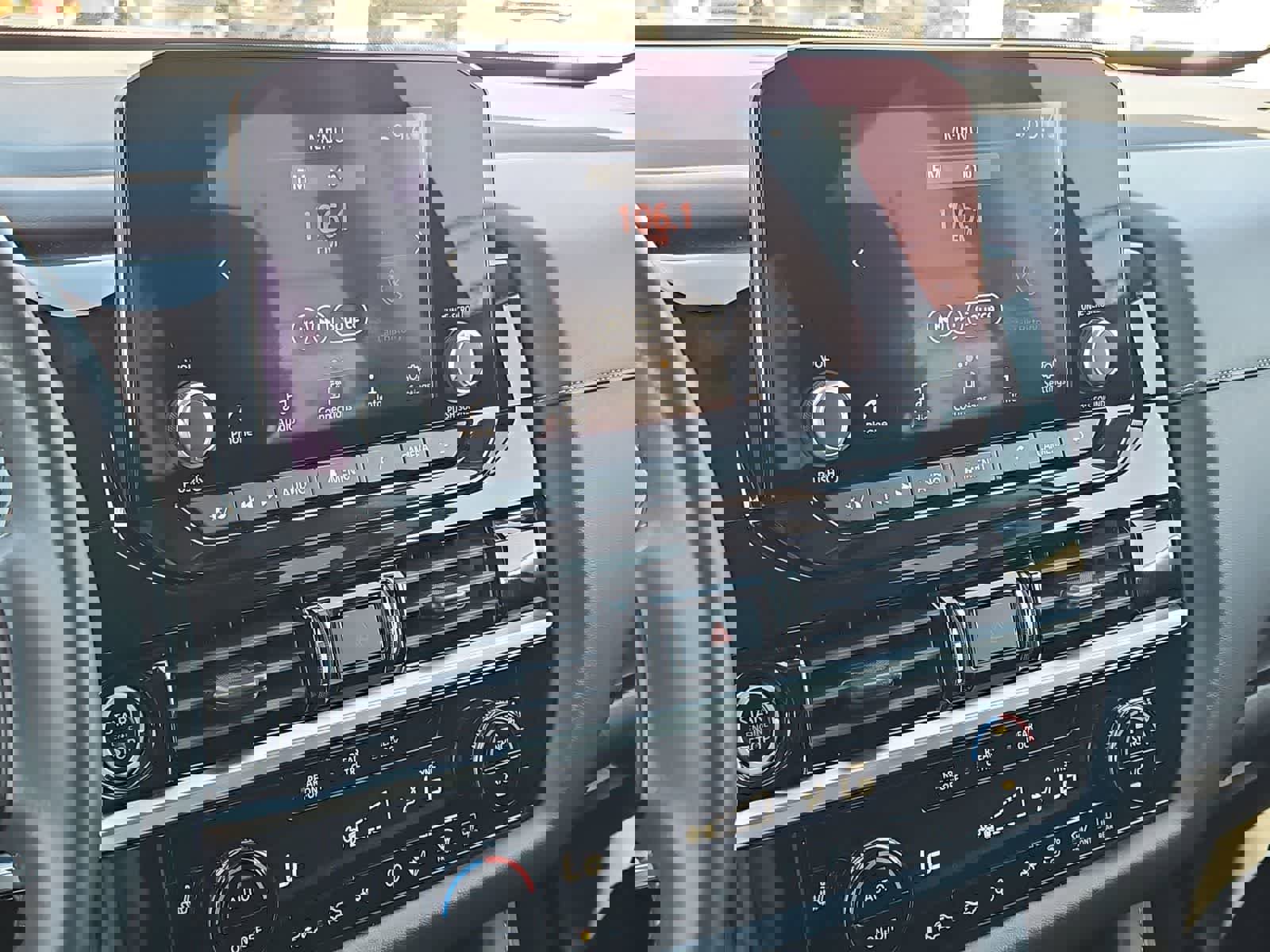 Used 2024 Nissan Pathfinder SV image 16