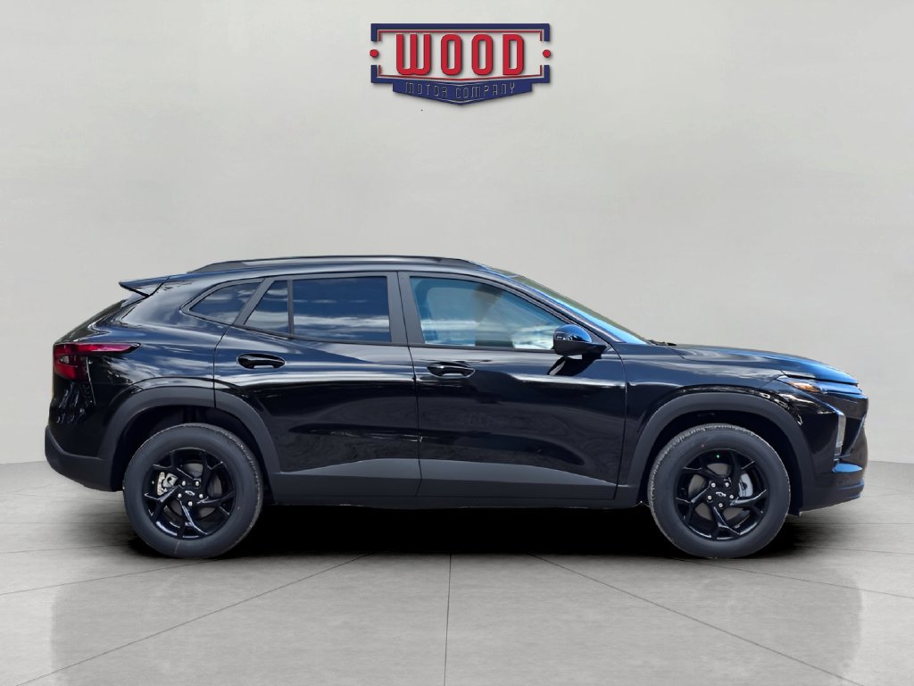 New 2026 Chevrolet Trax LT w/ Midnight Edition FWD image 2