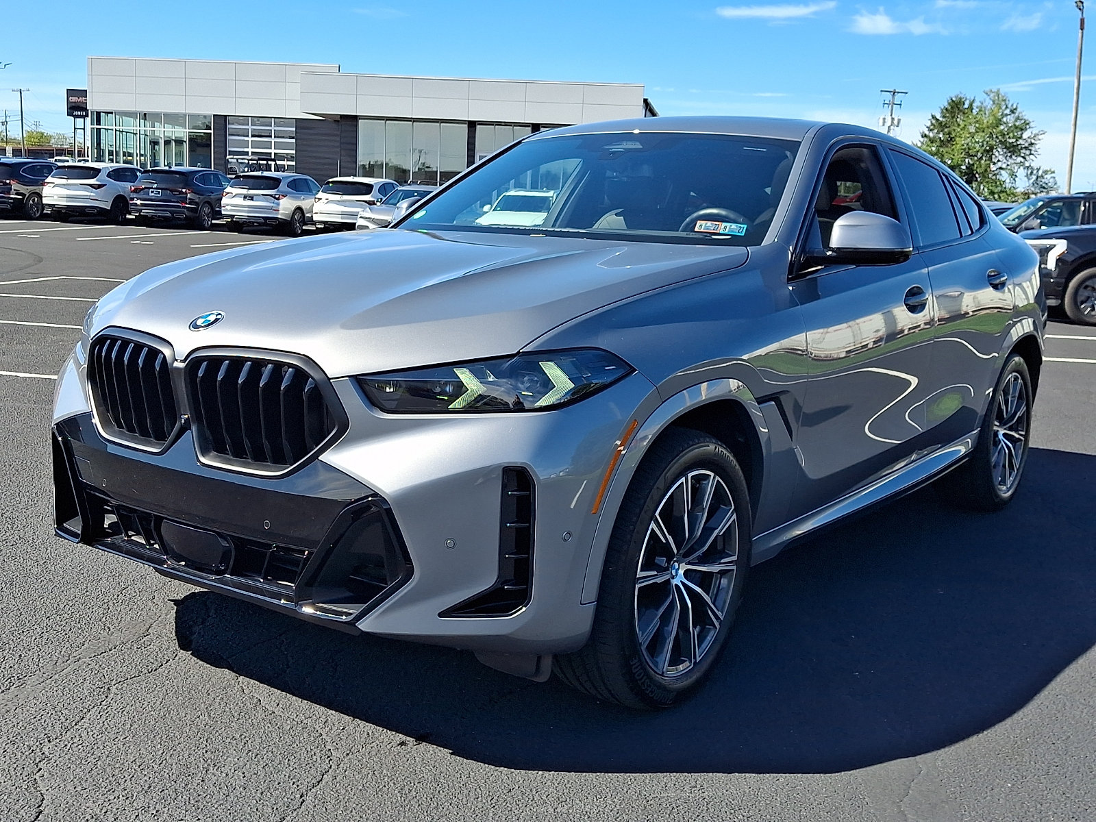 Used 2025 BMW X6 xDrive40i w/ Climate Comfort Package AWD/4WD image 3