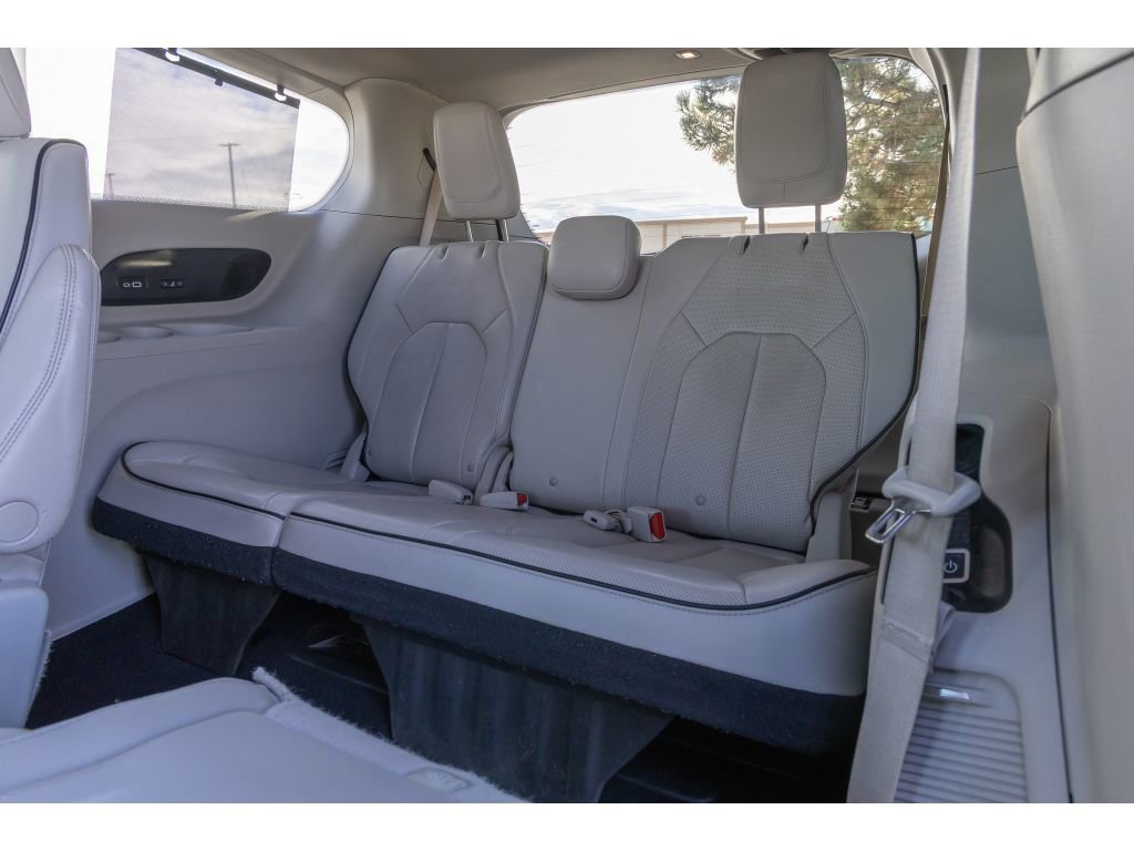 Used 2021 Chrysler Pacifica Limited w/ Premium & Safety Sphere Group image 15
