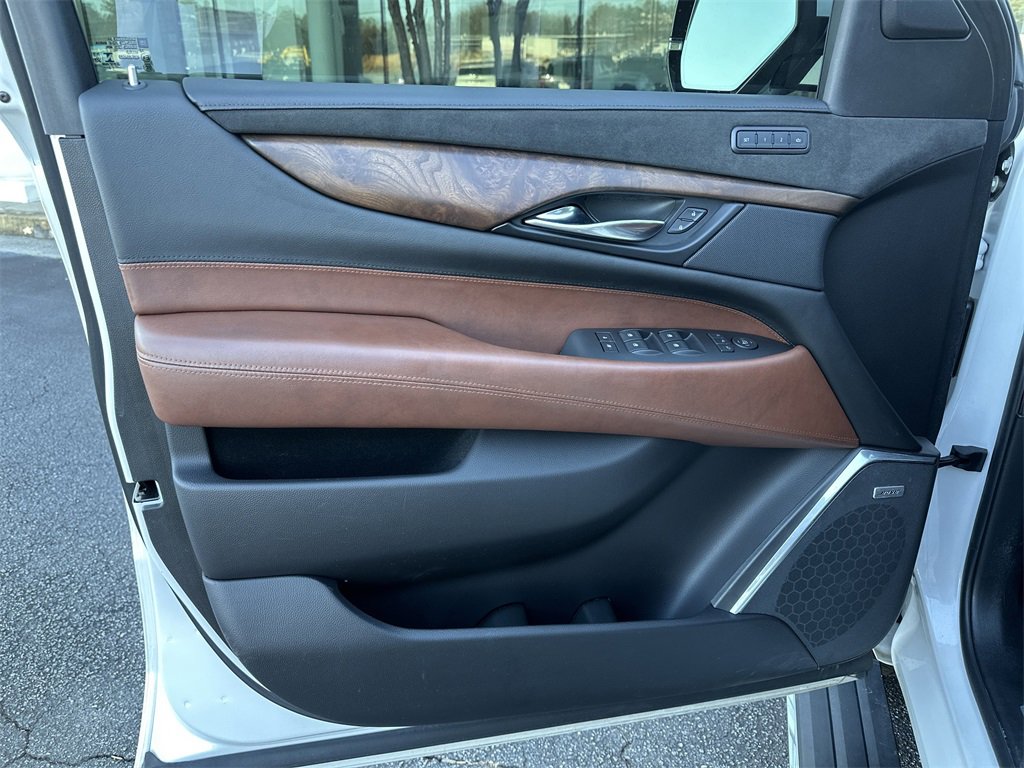 Used 2020 Cadillac Escalade Premium Luxury image 10