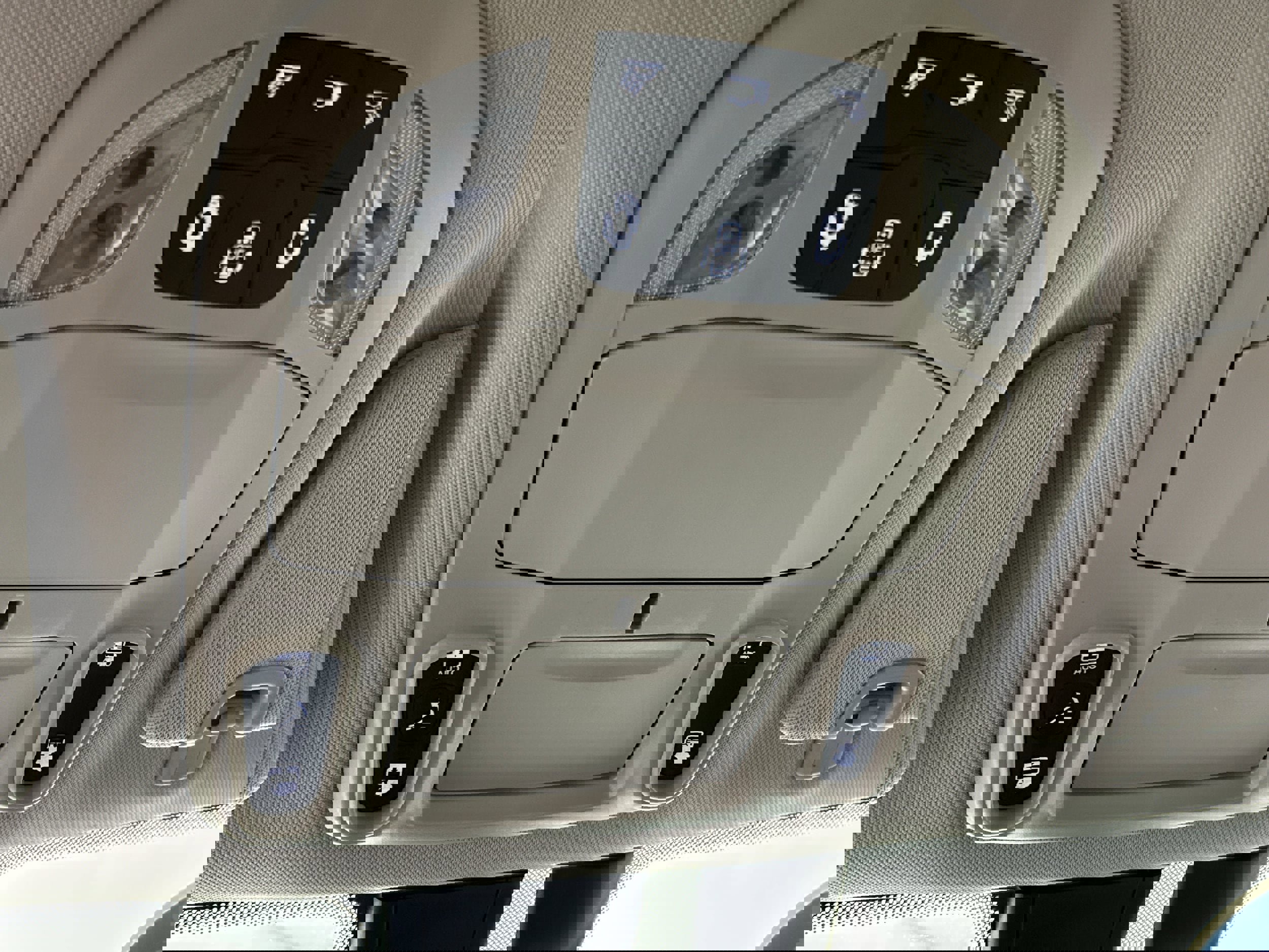 Used 2020 Chrysler Pacifica Limited image 28