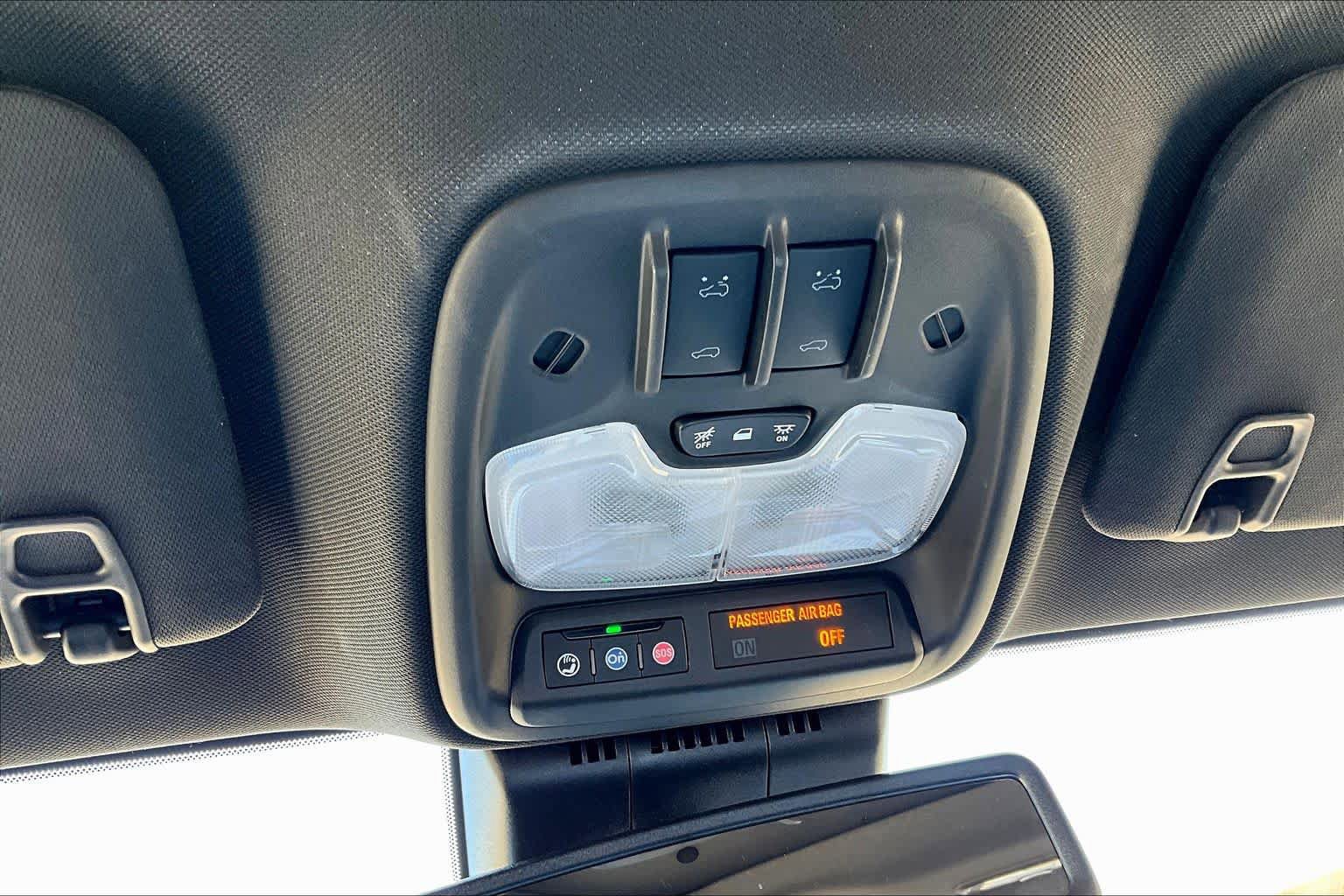Used 2024 Chevrolet Colorado ZR2 w/ Technology Package AWD/4WD image 31