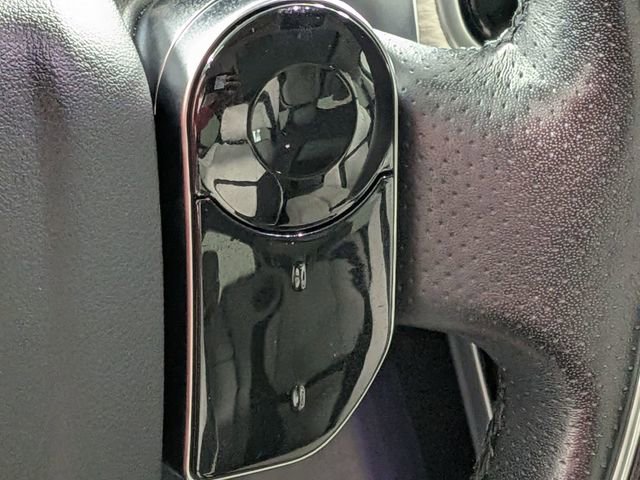 Used 2019 Land Rover Range Rover Velar R-Dynamic SE image 21