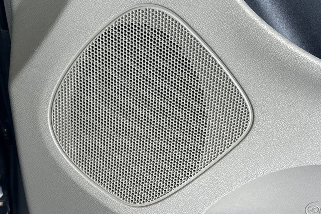 Used 2018 Dodge Grand Caravan SE w/ UConnect Hands-Free Group image 26