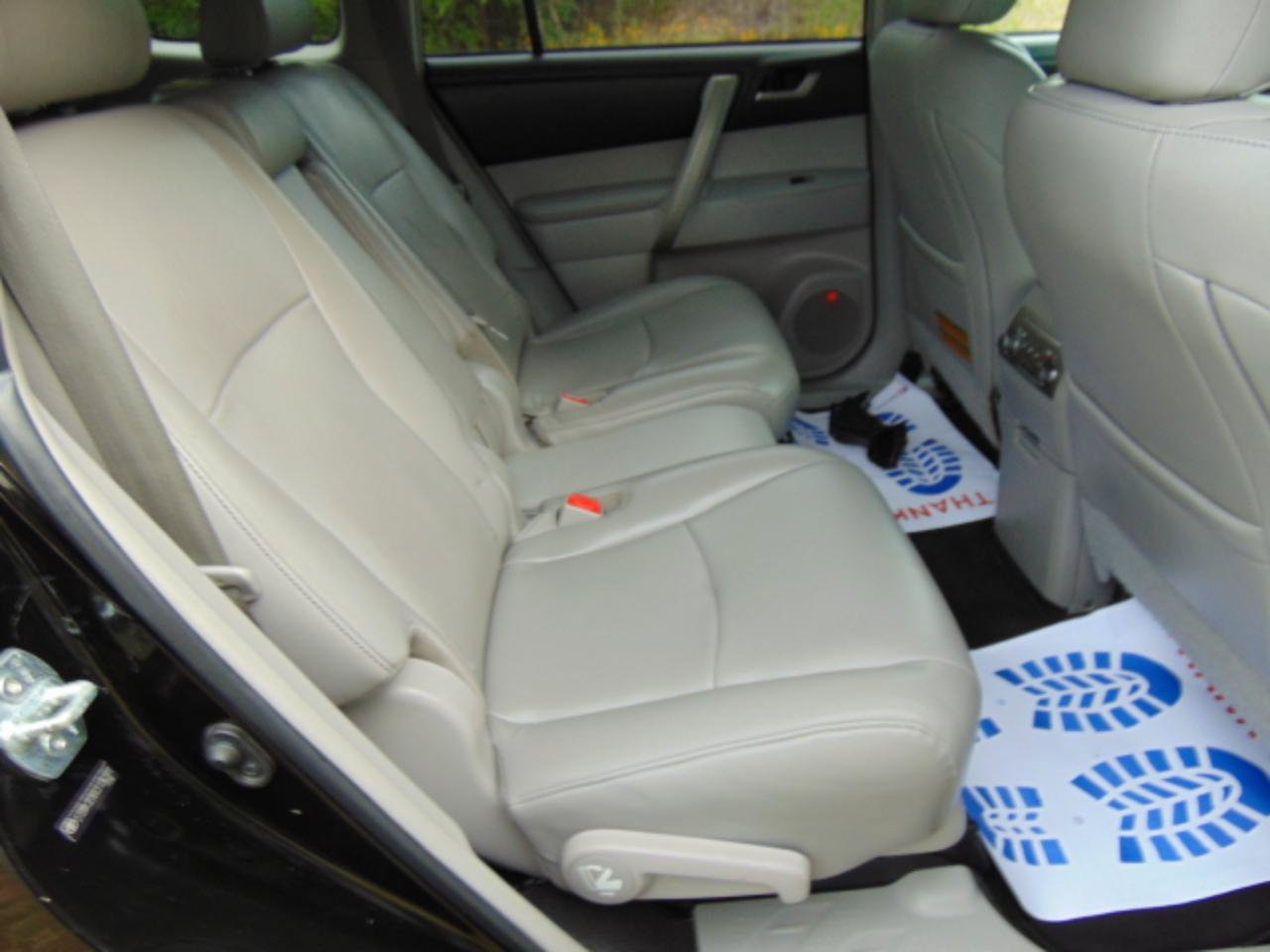Used 2012 Toyota Highlander SE w/ Tow Pkg AWD/4WD image 7