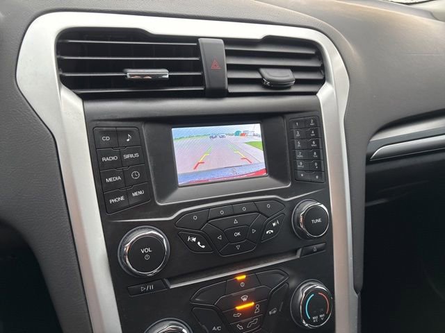Used 2015 Ford Fusion SE FWD image 13