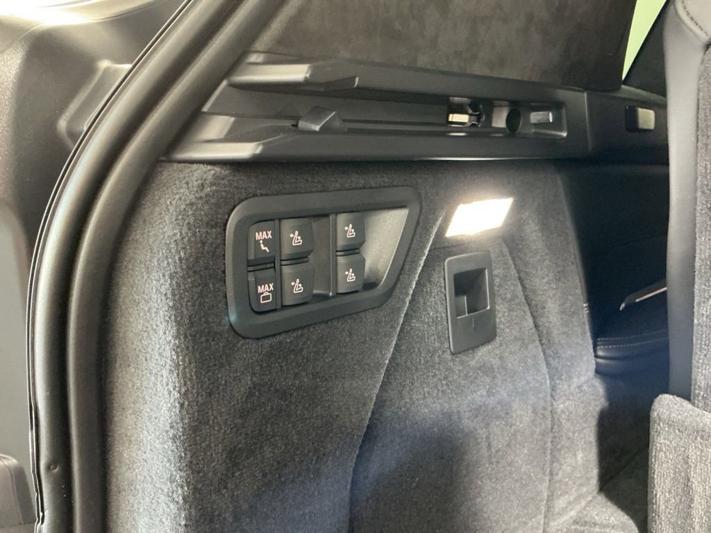 Certified 2025 BMW X7 xDrive40i w/ M Sport Package AWD/4WD image 9