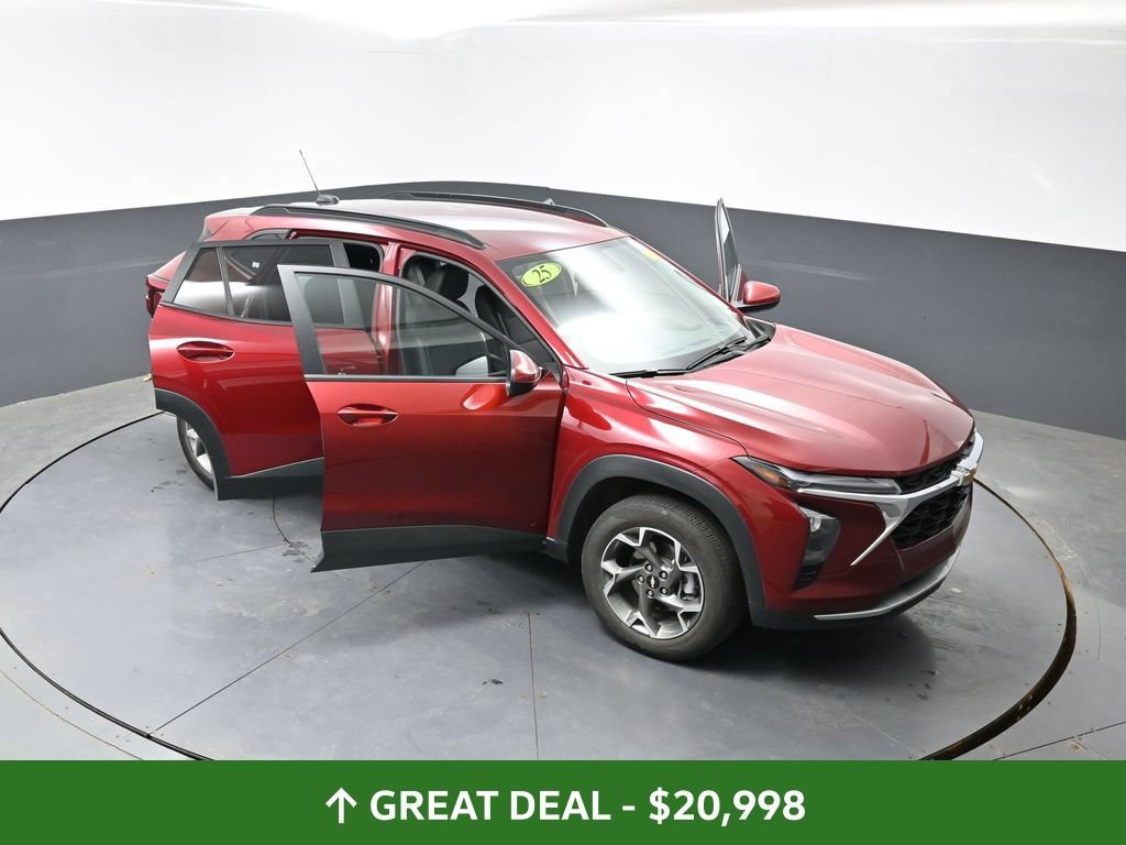 Used 2025 Chevrolet Trax LT FWD image 62