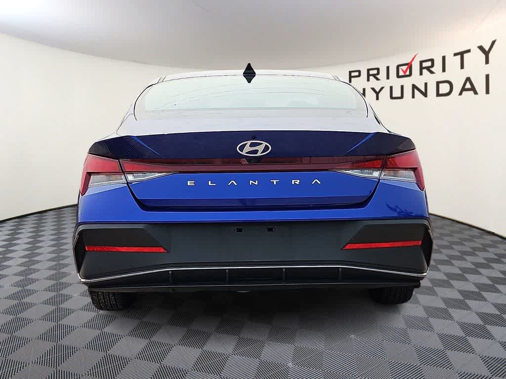 Used 2024 Hyundai Elantra SEL FWD image 5