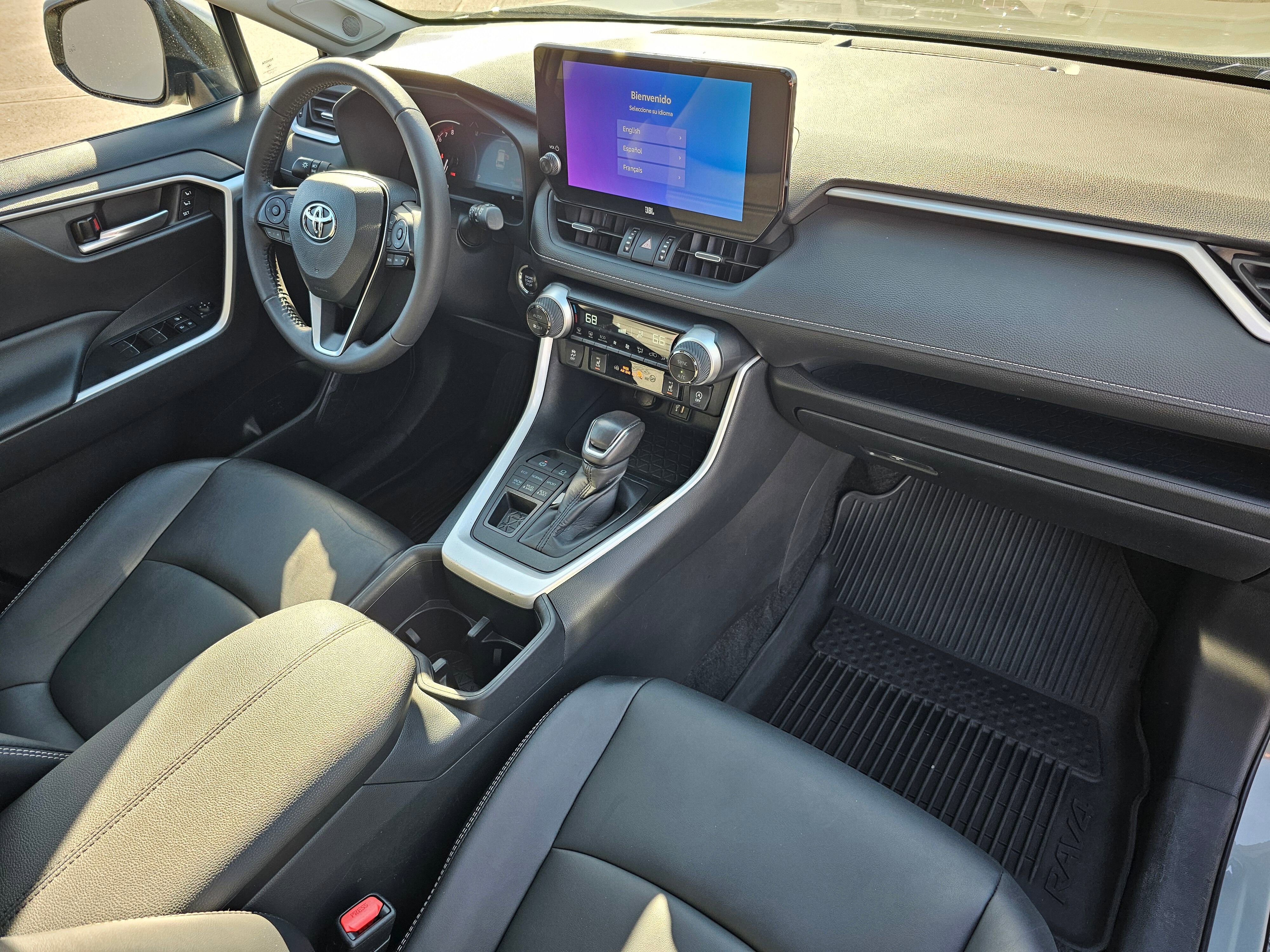 Used 2023 Toyota RAV4 XLE Premium image 16