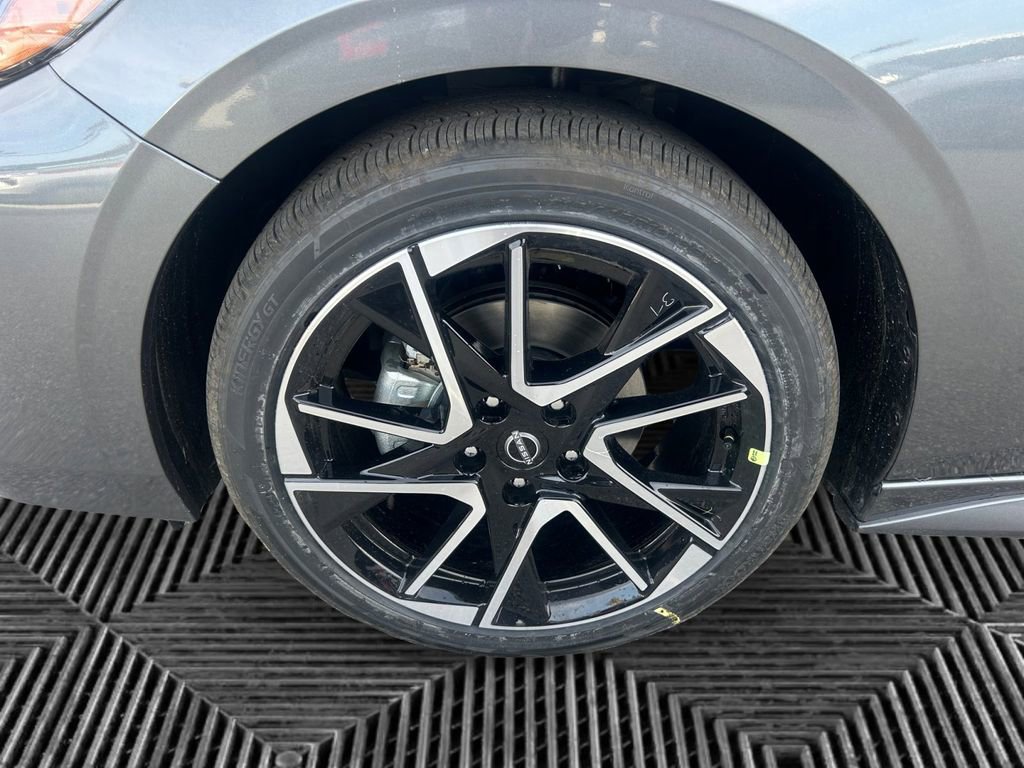 Certified 2025 Nissan Sentra SR w/ SR Premium Package image 38