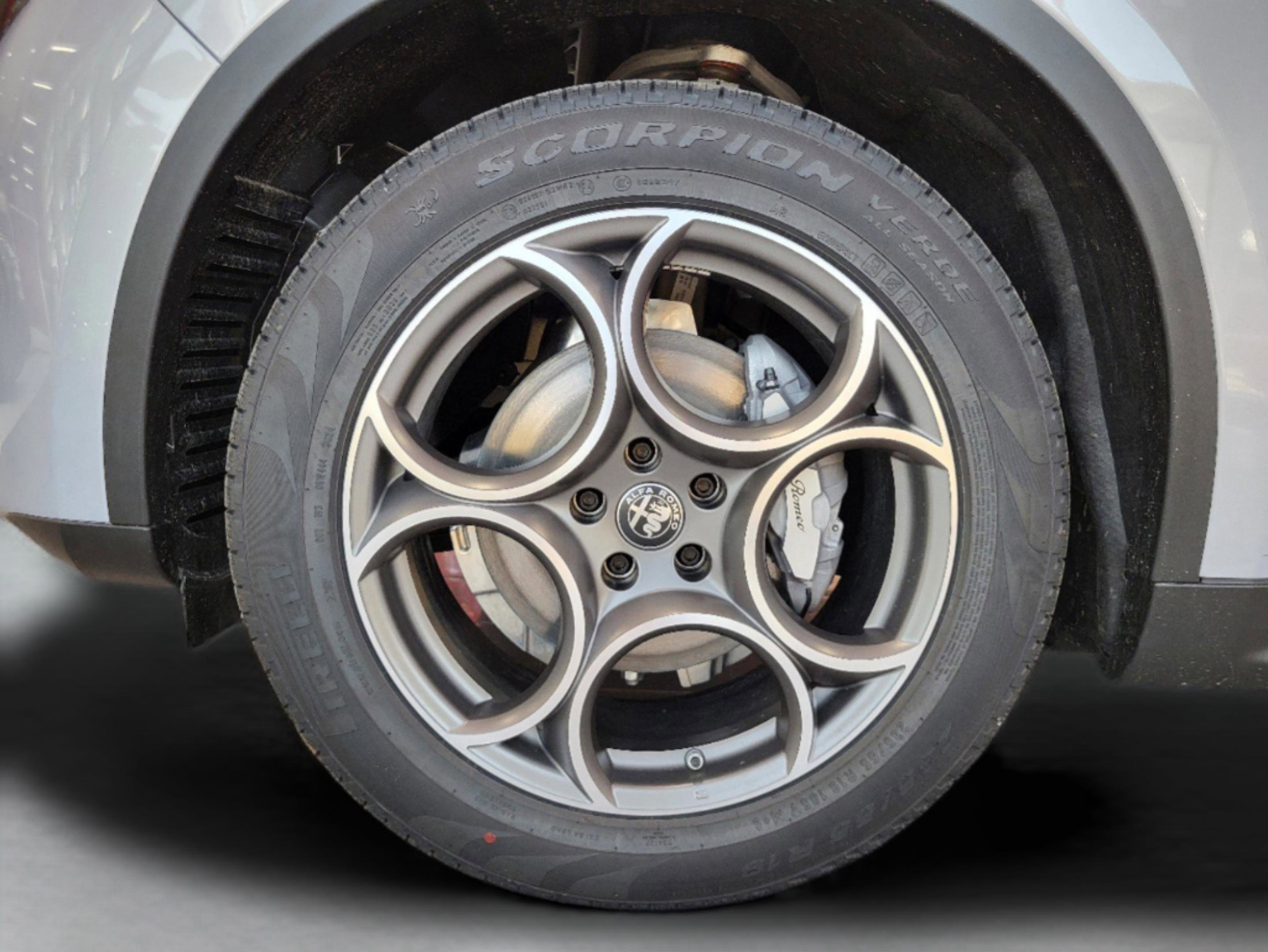 New 2025 Alfa Romeo Stelvio Sprint image 10