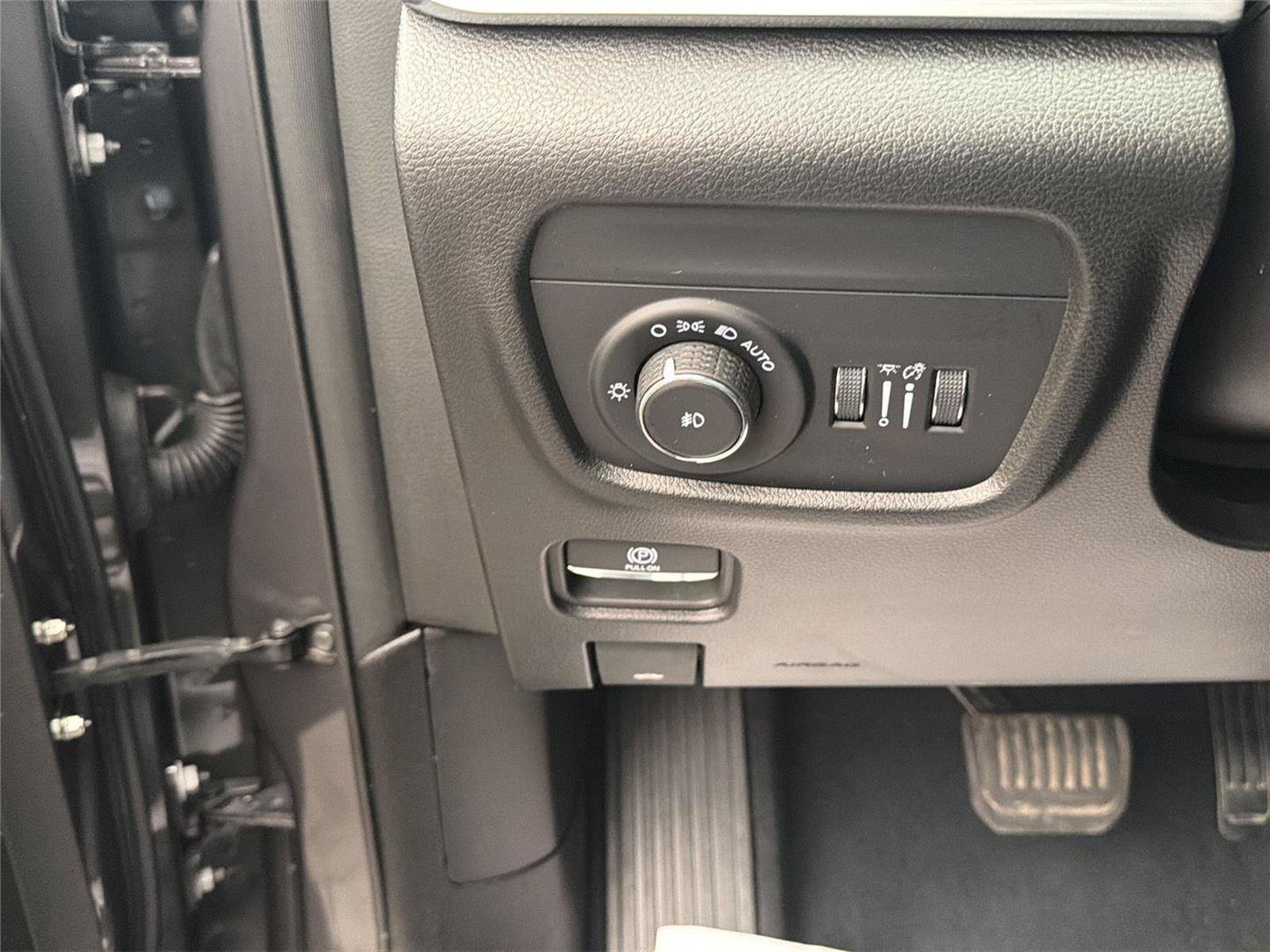 Used 2023 Jeep Grand Cherokee Overland AWD/4WD image 14