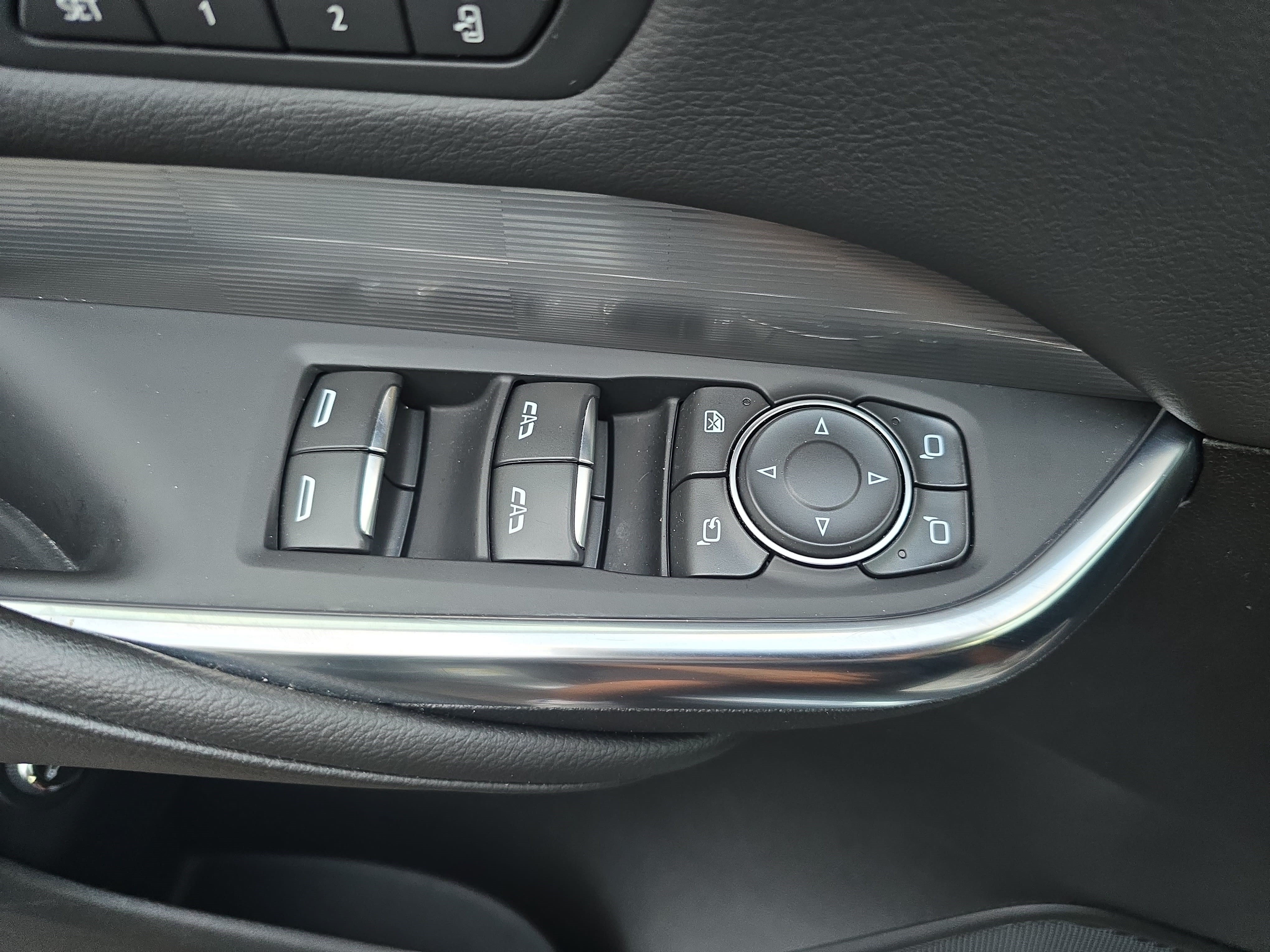 Used 2025 Cadillac XT4 Premium Luxury FWD image 28