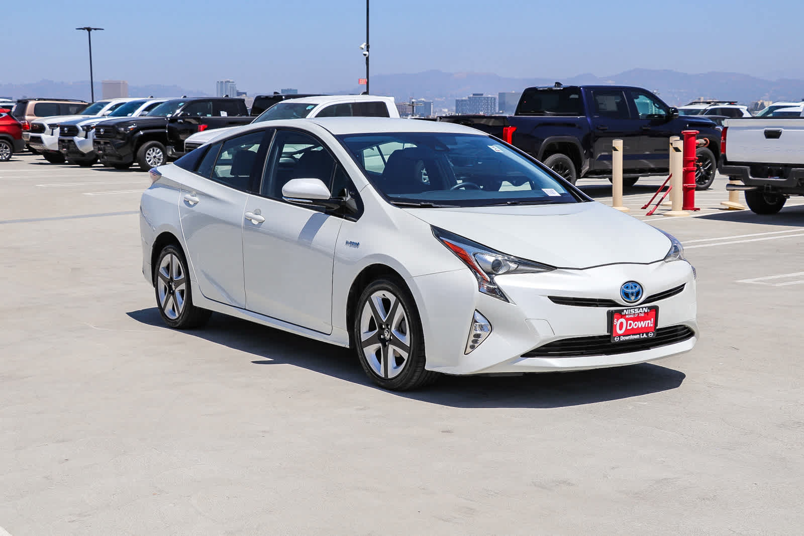 Used 2017 Toyota Prius Four Touring w/ Preferred Accessory Package FWD image 3
