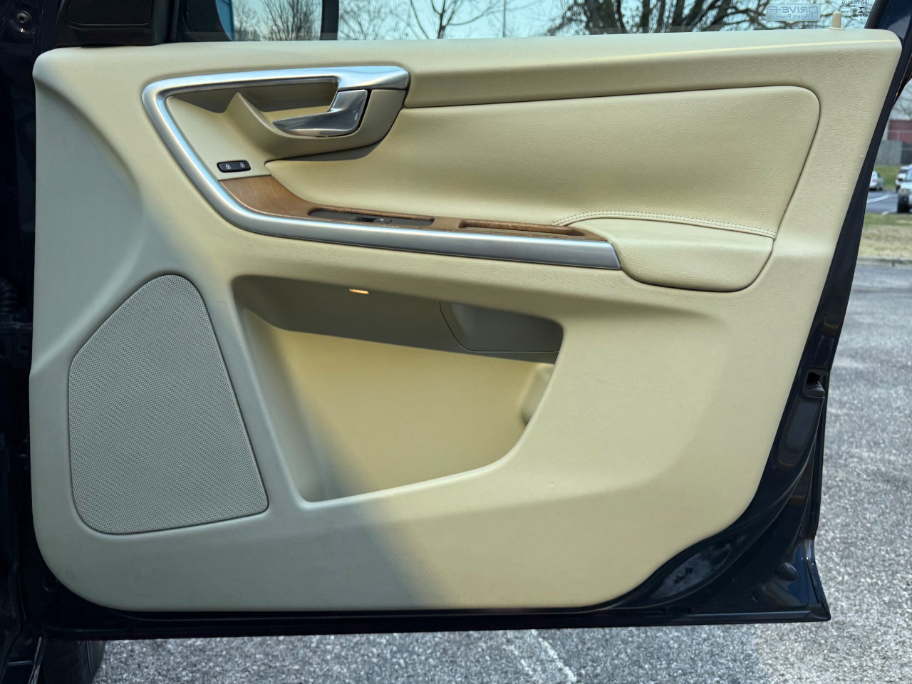 Used 2015 Volvo XC60 T5 Platinum image 17