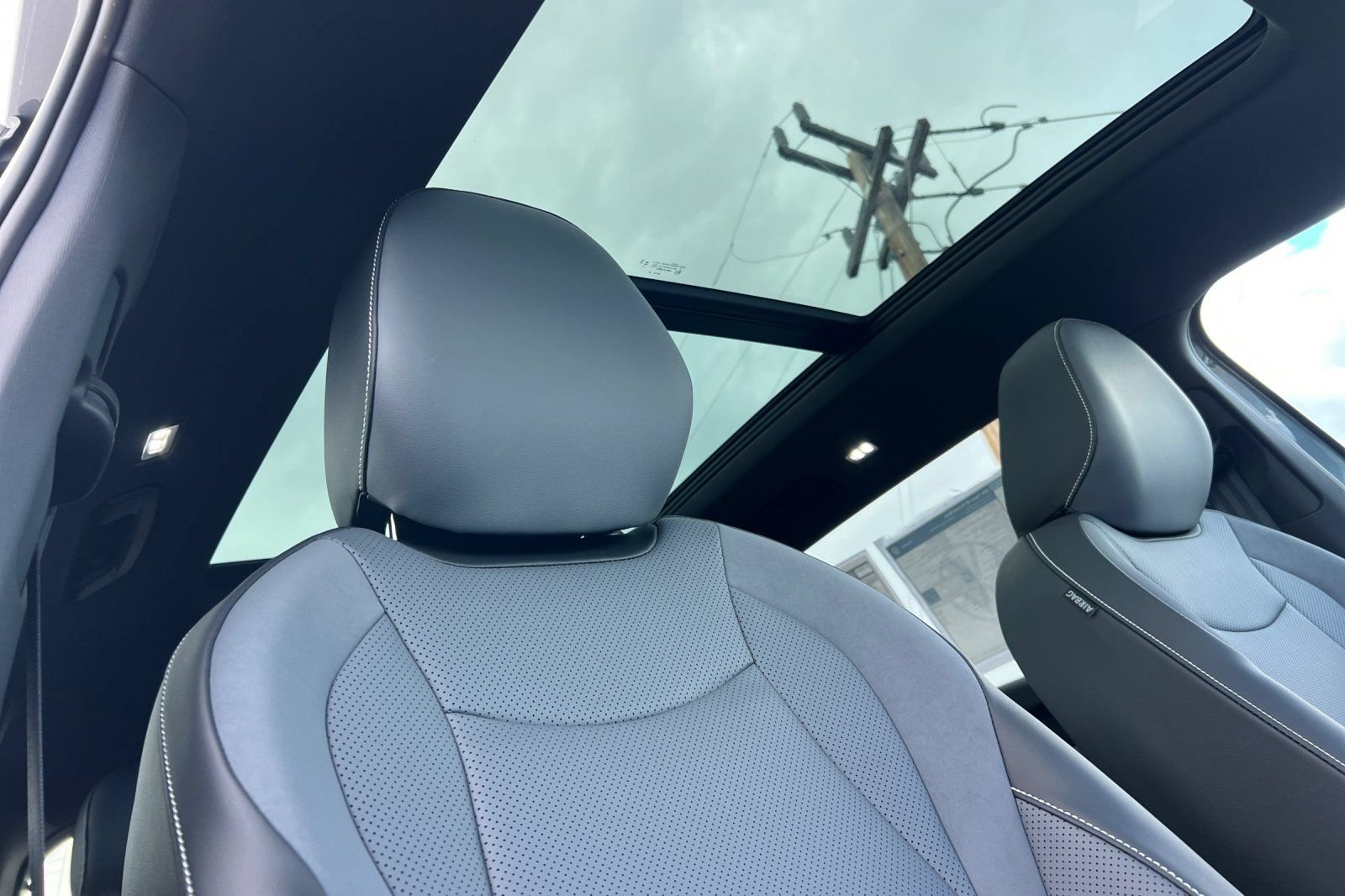 New 2026 Volkswagen Tiguan SE R-Line AWD/4WD image 17