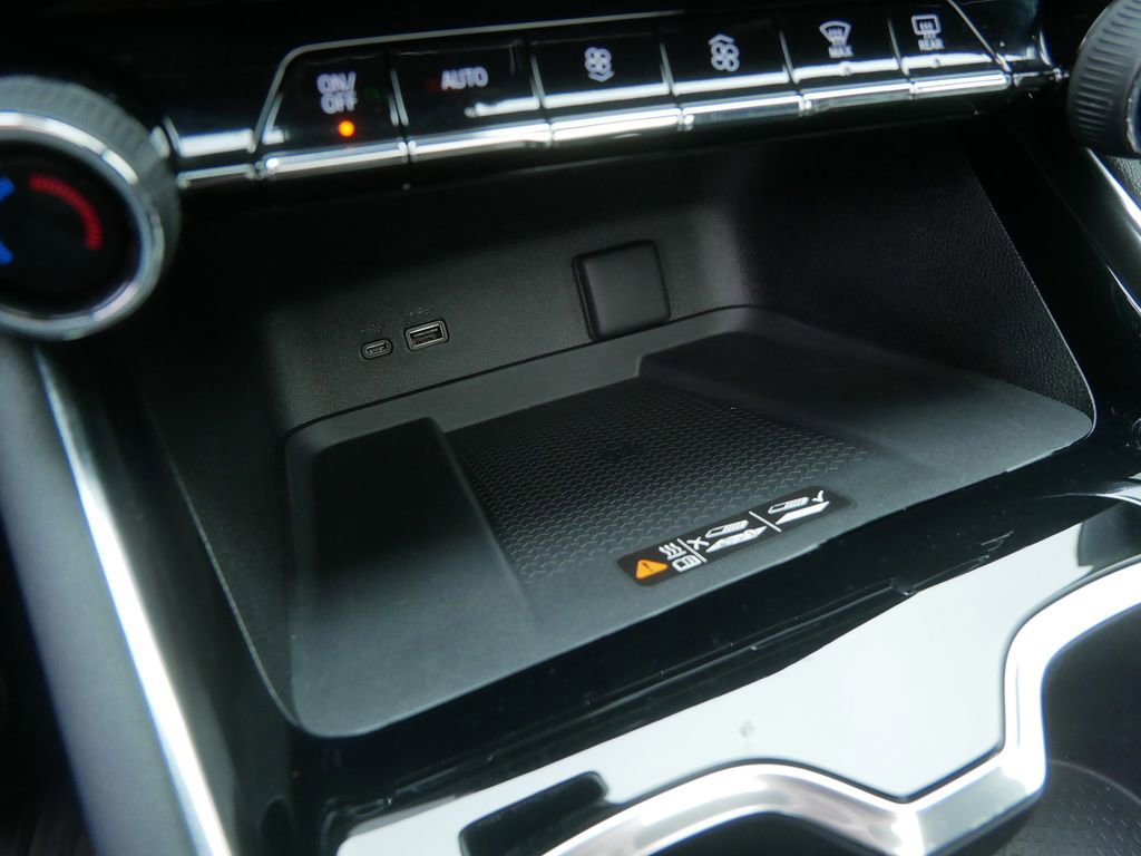 Used 2024 Chevrolet Traverse RS image 28