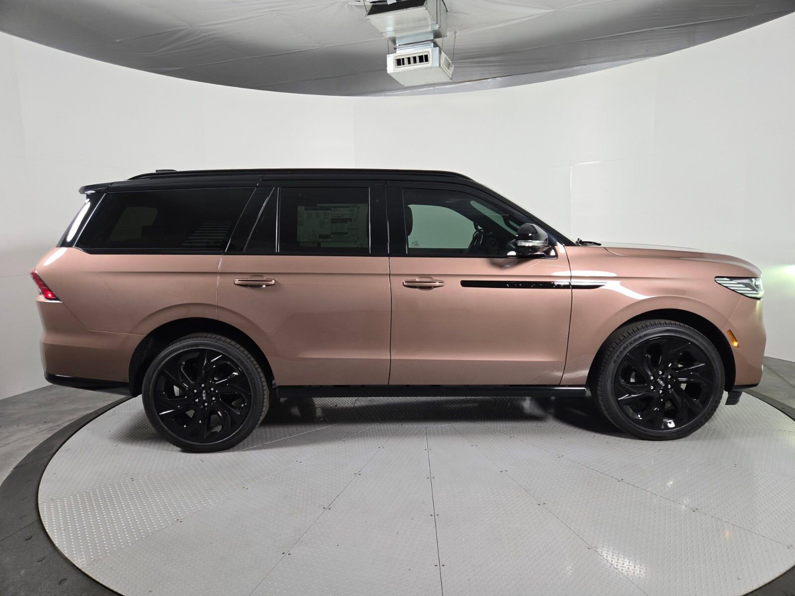 New 2026 Lincoln Navigator Black Label AWD/4WD image 3