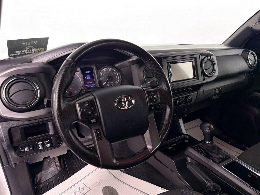 Used 2017 Toyota Tacoma TRD Off-Road image 9