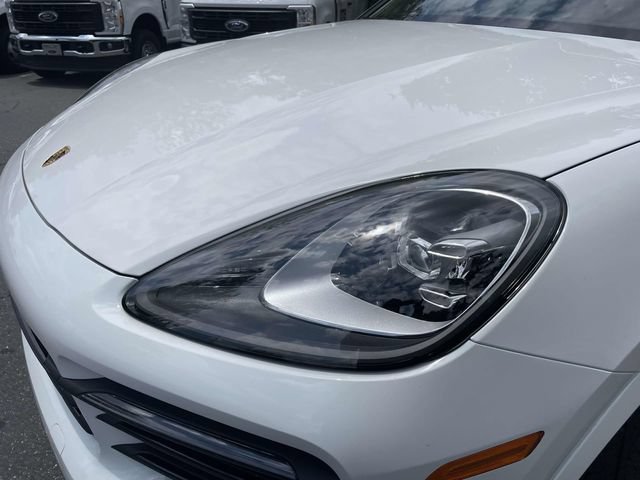 Used 2023 Porsche Cayenne AWD/4WD image 5