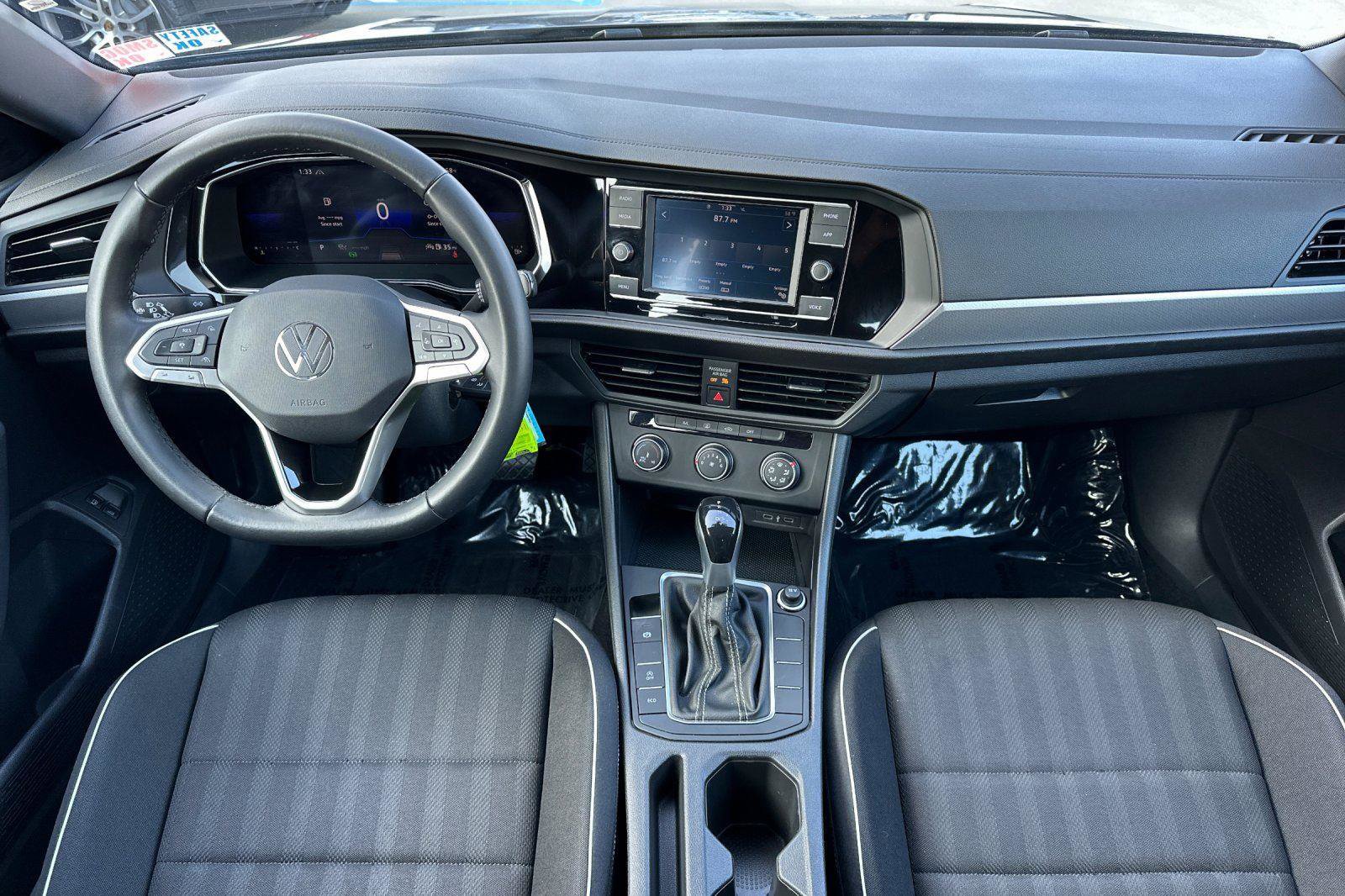 Used 2022 Volkswagen Jetta Sport image 12